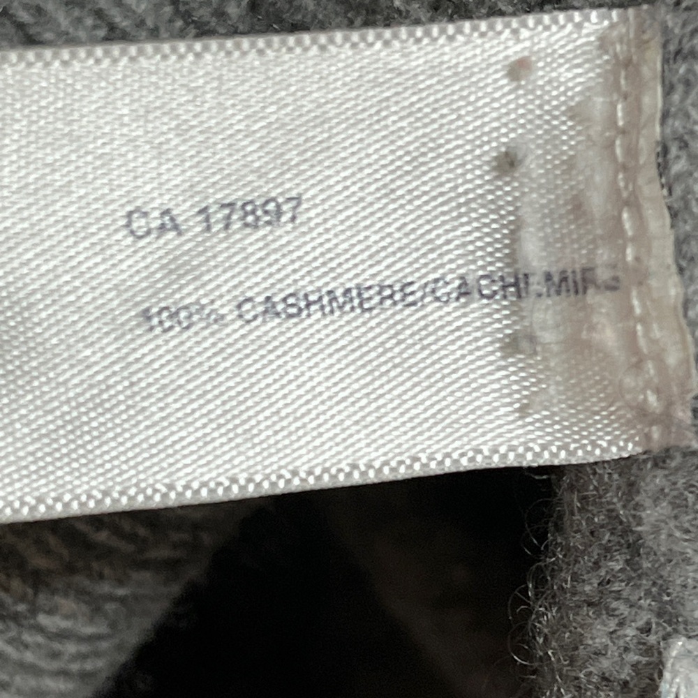 Gap 100% Cashmere Grey Sweater - Size Small - Picture 8 of 9